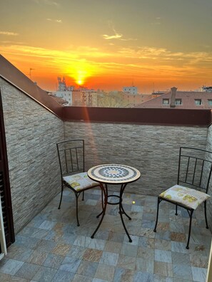Deluxe Triple Room, City View | Terrace/patio