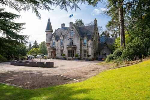 River View- Garden Apartment in Grounds of Mansion