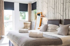 Escrivaninha, ferros/tábuas de passar roupa, Wi-Fi de cortesia