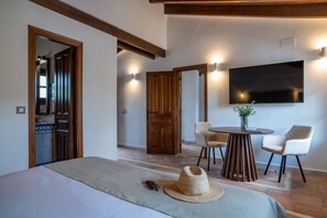 Soundproofing, free WiFi, bed sheets