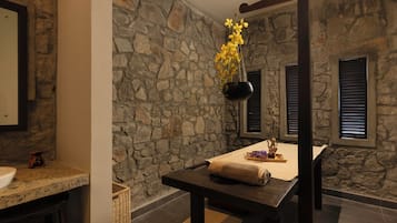 Wikkeltherapie, gezichtsbehandelingen, ayurvedische behandelingen