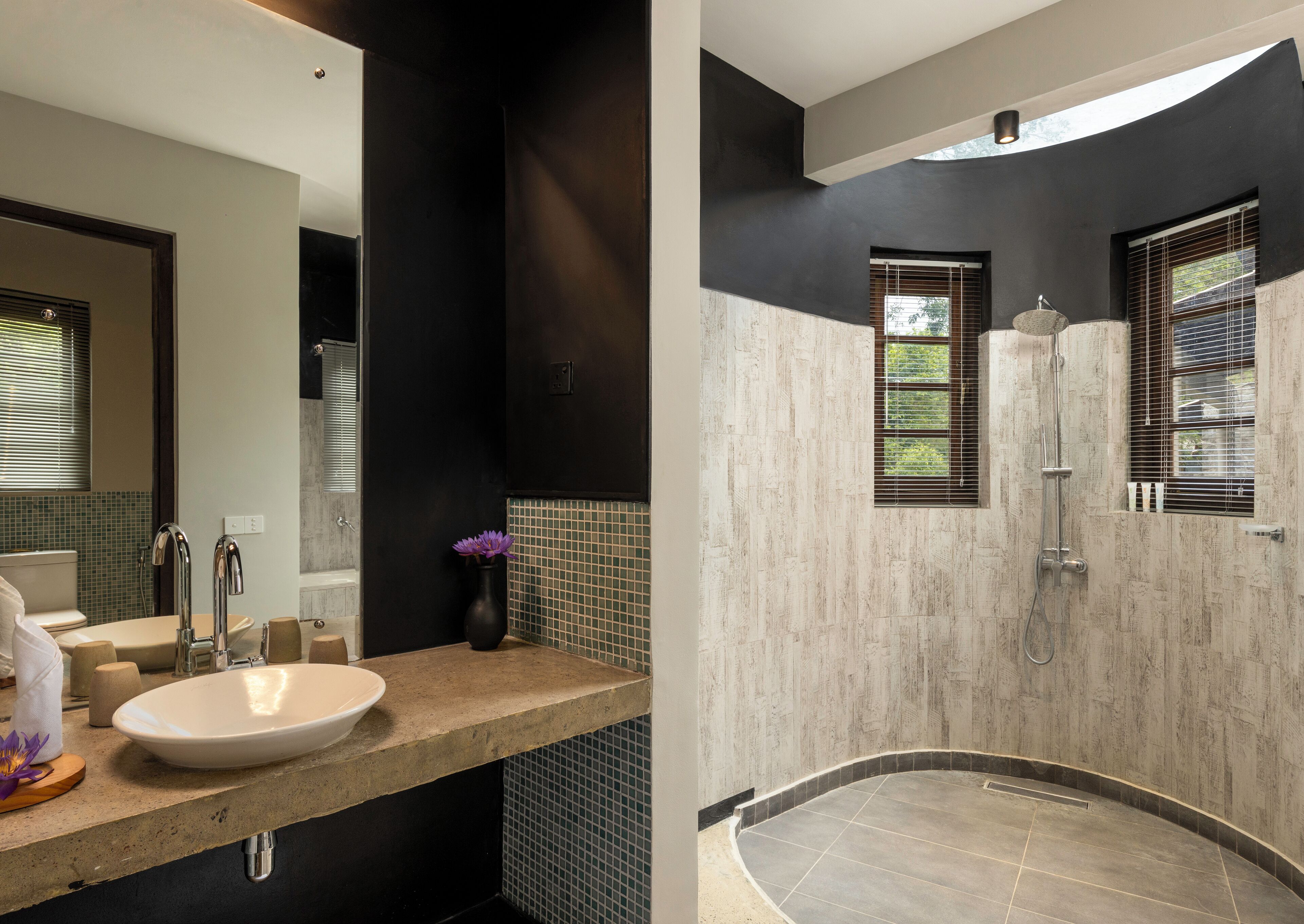 Estudi en suite, 1 llit de matrimoni gran, piscina privada, vistes al jardí (Plunge Pool) | Bany | Combinació de dutxa i banyera i articles de tocador gratuïts 
