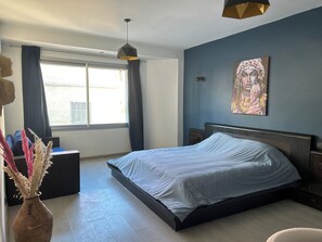 3 bedrooms, desk, iron/ironing board, free WiFi