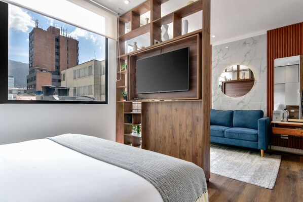 1 habitación, escritorio, tabla de planchar con plancha y wifi 