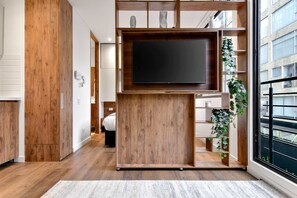 1 habitación, escritorio, tabla de planchar con plancha y wifi 