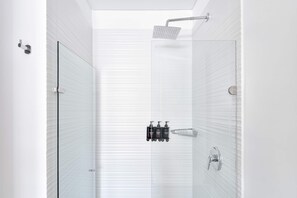 Shower, hair dryer, towels, shampoo - W*| Amazing 1BR w/ Beautiful view in Virrey (Bogotá)