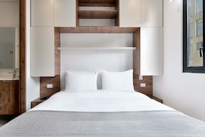 1 bedroom, desk, iron/ironing board, WiFi