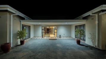 Entrée de l’hébergement