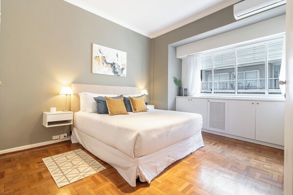 4 bedrooms, desk, iron/ironing board, free WiFi