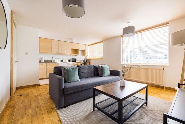 Apartment | Living area | 37-inch TV with cable channels, Netflix, streaming services