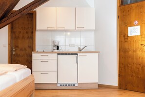 Studio | Private kitchen | Highchair - Weingut & Gästehof Borst (Nordheim a. Main)