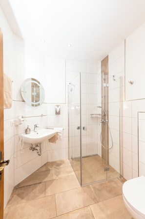 Doppelzimmer | Badezimmer