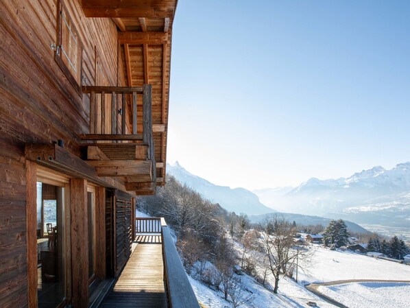 Property grounds - Wonderful private villa for 8 guests with WIFI, TV and balcony (Ollon)