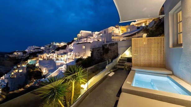 Superior Suite with Outdoor Hot Tub | Boblebad