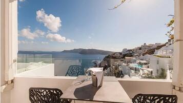 Deluxe Suite with Outdoor Hot Tub | Beach/ocean view