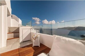 Deluxe Suite with Outdoor Hot Tub | Terrace/patio