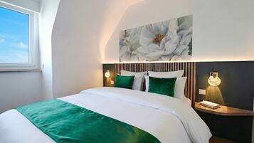 1 bedroom, in-room safe, desk, iron/ironing board