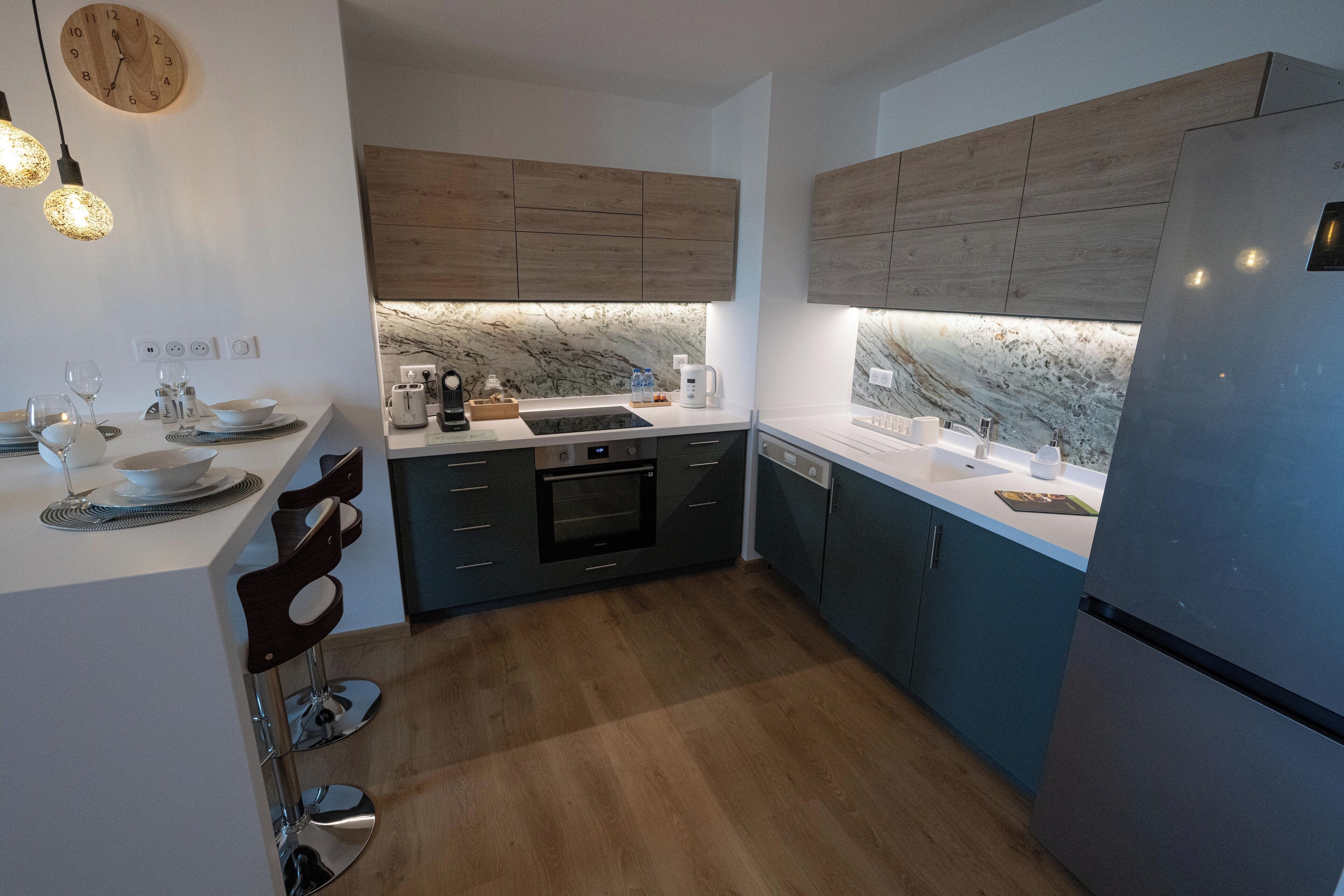 Réfrigérateur, four, plaque de cuisson, lave-vaisselle