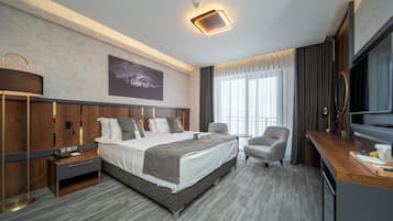 Junior Room | Laptop workspace, free WiFi