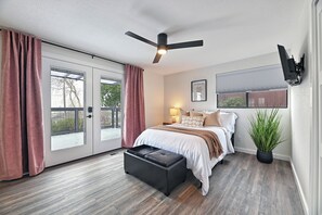 2 makuuhuonetta, silitysrauta/-lauta, vauvan matkasänky, ilmainen Wi-Fi