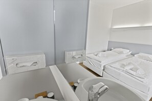 Hair dryer - Cosy twin room in the heart of Sierre (Sierre)