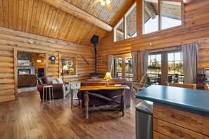 Smart-TV, peis, fotballspill og bøker