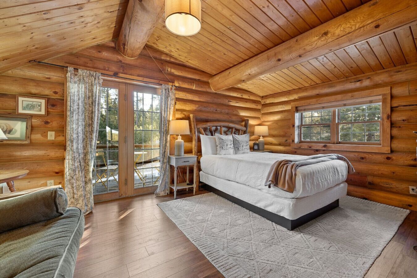 3 chambres, bureau, fer et planche à repasser, lit parapluie