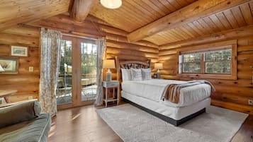 3 bedrooms, desk, iron/ironing board, travel cot