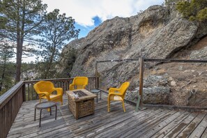 Terrace/patio - Lookout Lodge, Close to Custer Town (Custer)