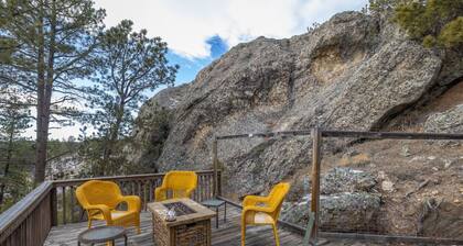Lookout Lodge, Close to Custer Town