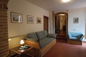 Apartment | Living area | TV - Comiti Farmhouse - David Apartment (Montaione)