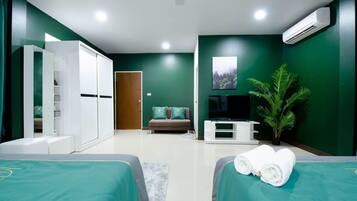 6 bedrooms, in-room safe, iron/ironing board, WiFi