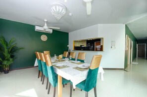 Dining - The Ace 6 Bedroom- 6 Bathroom Villa Pattaya (Muang Pattaya)