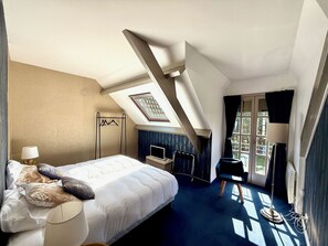 6 slaapkamers, een strijkplank/strijkijzer, wifi, beddengoed