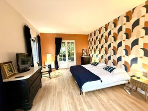 Unclassified image, 4 of 44, button