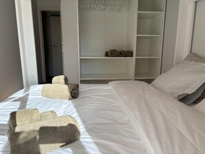 2 soverom, strykejern/-brett, reiseseng for barn og wi-fi (inkludert)