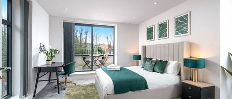 2 dormitoris, escriptori i planxa i posts de planxar