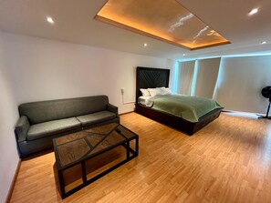 Deluxe-rum | Skrivbord, strykjärn/strykbräda, gratis wi-fi och sängkläder