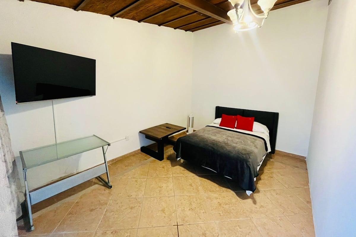 Basic Room, 1 Queen Bed | 1 bedroom, desk, iron/ironing board, free WiFi