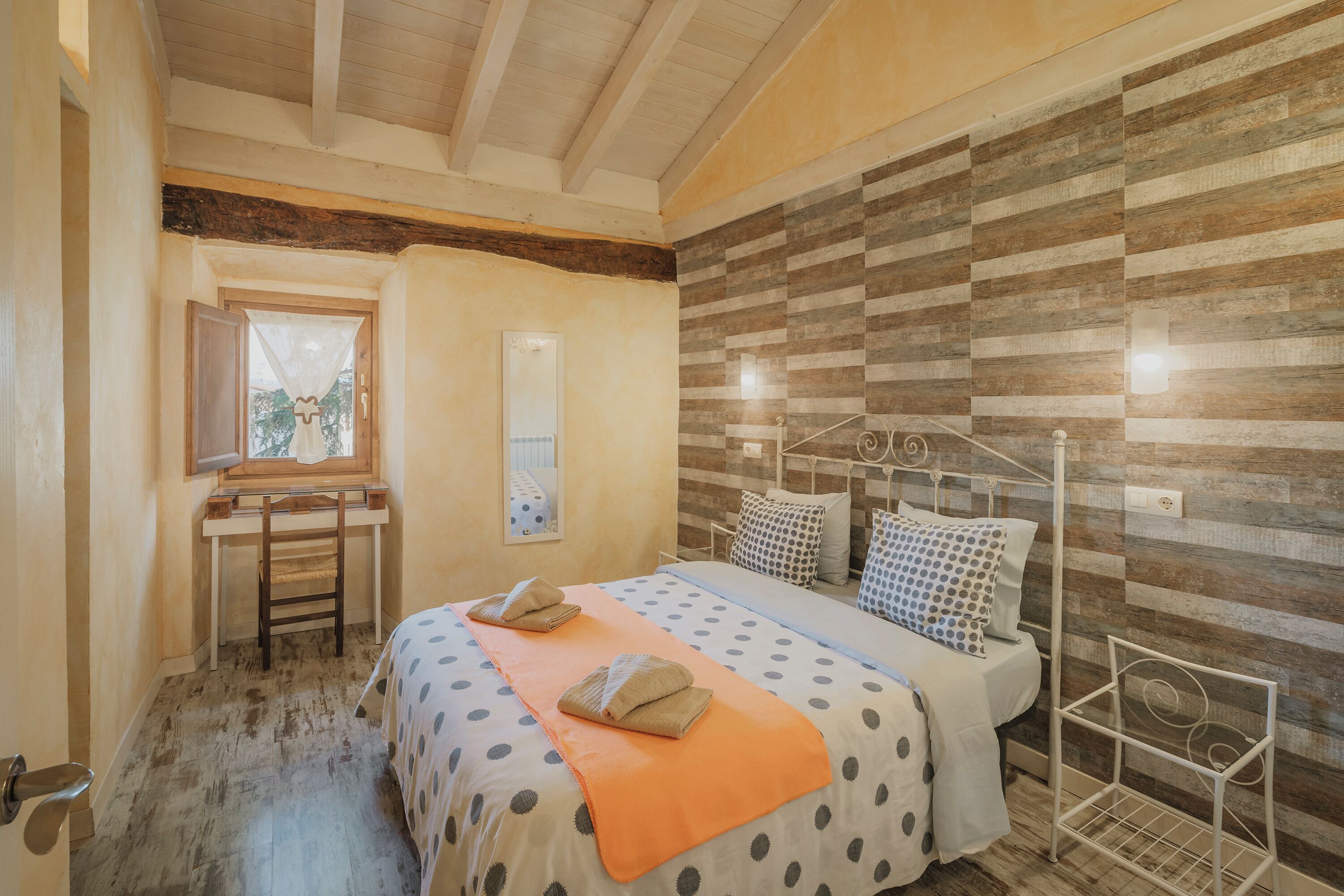 3 slaapkamers, een strijkplank/strijkijzer, beddengoed