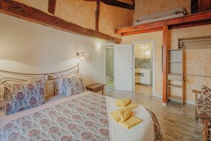 3 chambres, fer et planche Ă  repasser, draps fournis