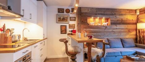 Fridge, microwave, dishwasher, coffee/tea maker