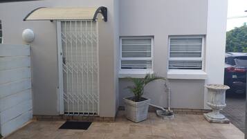 Apartment, 2 Bedrooms, Smoking, Balcony | Property grounds