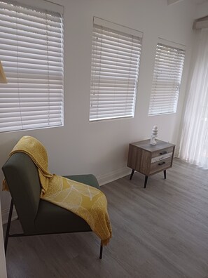 Leilighet, 2 soverom, røyk, balkong | Innvendig