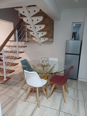 Departamento, 2 habitaciones, para fumadores, balcón | Restaurantes