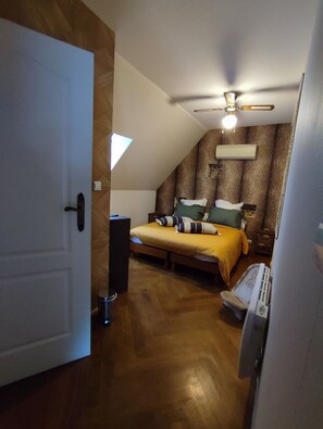 4 chambres, fer et planche à repasser, Wi-Fi, draps fournis