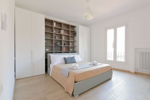 3 sovrum, skrivbord, strykjärn/strykbräda och wi-fi