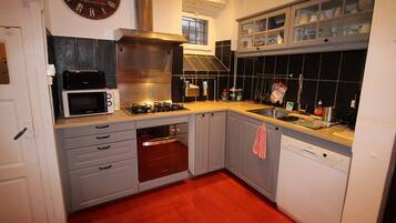 Réfrigérateur, micro-ondes, four, lave-vaisselle