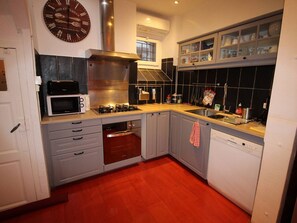 Réfrigérateur, micro-ondes, four, lave-vaisselle