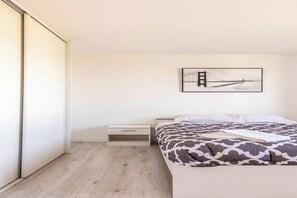 3 bedrooms, iron/ironing board, WiFi, bed sheets - Zenith d'Auvergne pool house in Clermont Ferrand, ideal for families (La Roche-Blanche)